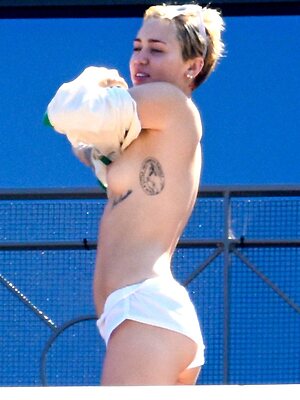 Miley Cyrus leaked photo #1215