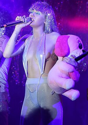 Miley Cyrus leaked photo #1367