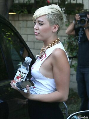 Miley Cyrus leaked photo #1398