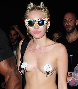 Miley Cyrus leaked photo #1452