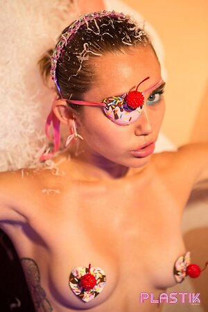 Miley Cyrus leaked photo #1456