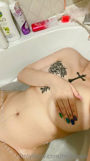 milkreeni Nude Leaked Photo #17
