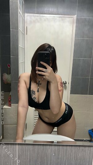 milkreeni Nude Leaked Photo #65