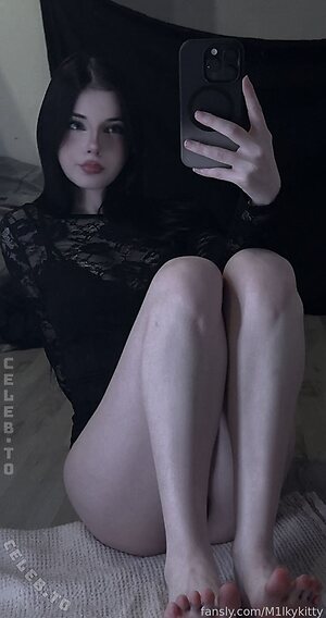 Milky Kitty Nude Leaked Photo #21