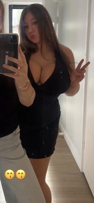 Millie L leaked photo #4