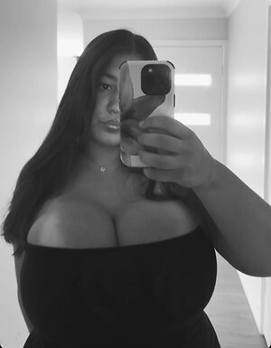 Millie L leaked photo #12