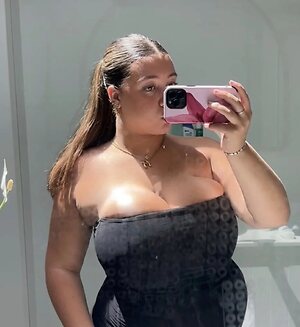 Millie L leaked photo #13