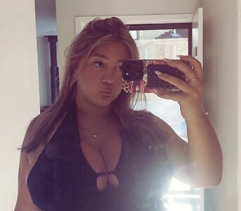 Millie L leaked photo #19