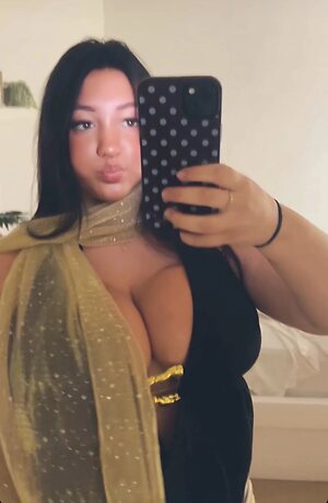 Millie L leaked photo #22
