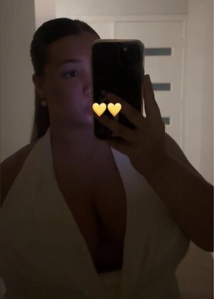 Millie L leaked photo #25