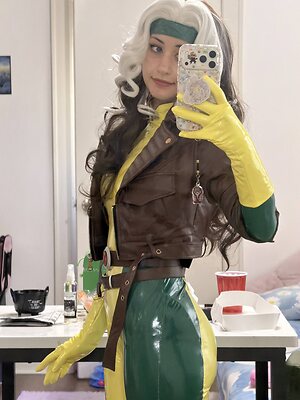 MimiDoesCosplay