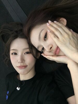 Minatozaki Sana leaked photo #9