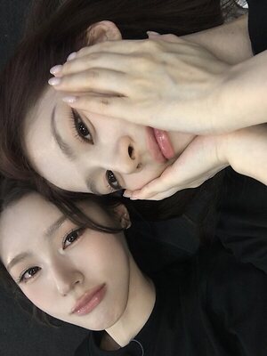 Minatozaki Sana leaked photo #10