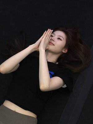 Minatozaki Sana leaked photo #12