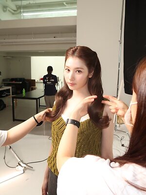 Minatozaki Sana leaked photo #29
