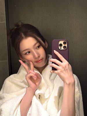 Minatozaki Sana leaked photo #80