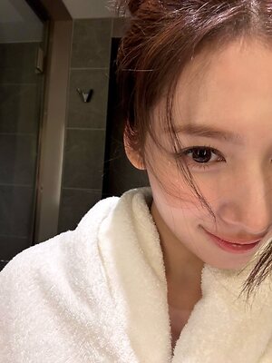 Minatozaki Sana leaked photo #82