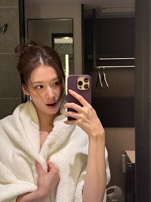 Minatozaki Sana leaked photo #84