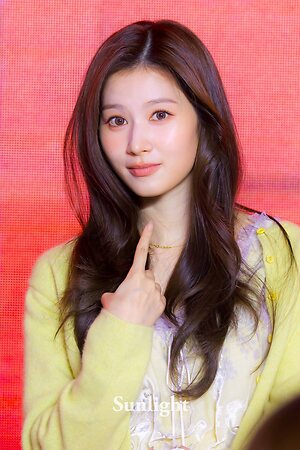 Minatozaki Sana leaked photo #106
