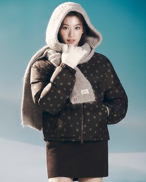 Minatozaki Sana leaked photo #121