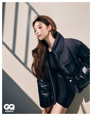Minatozaki Sana leaked photo #152