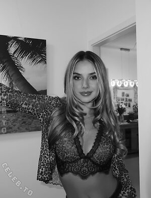 Minicuta Nude Leaked Photo #3