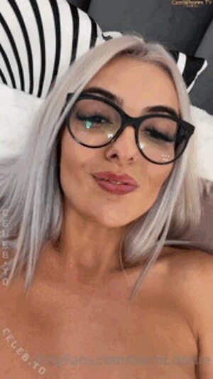 Minnie Nude Leaked Photo #8