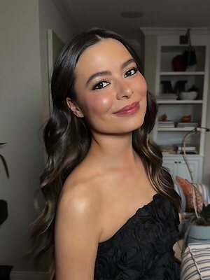 Miranda Cosgrove leaked photo #7