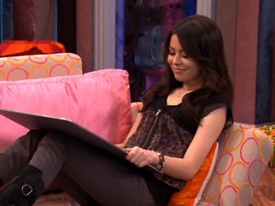 Miranda Cosgrove leaked photo #23