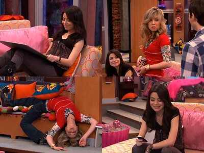 Miranda Cosgrove leaked photo #24