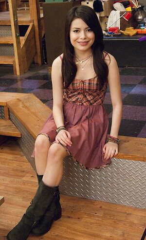 Miranda Cosgrove leaked photo #101