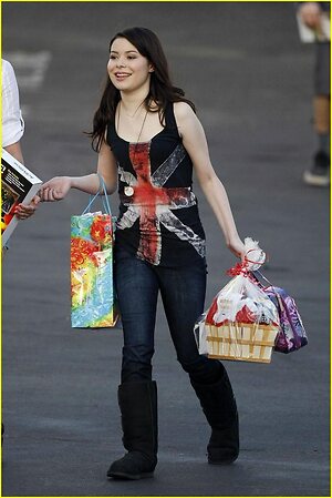 Miranda Cosgrove leaked photo #118