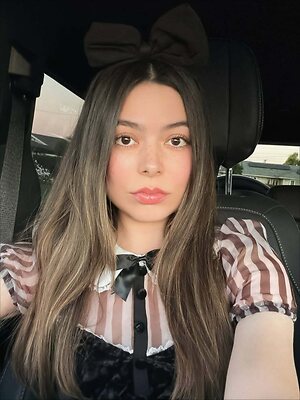 Miranda Cosgrove leaked photo #129