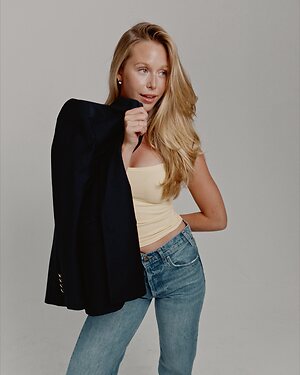 Miranda McKeon leaked photo #3