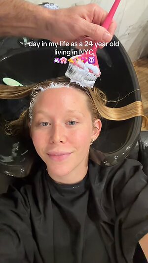 Miranda McKeon leaked photo #6