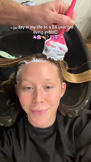 Miranda McKeon leaked photo #7