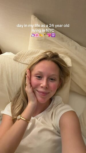 Miranda McKeon leaked photo #13