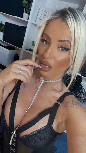 Miss Ema Devine leaked photo #8