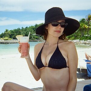 Molly Gordon leaked photo #3