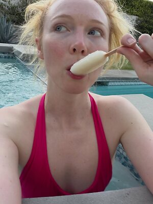 Molly Quinn leaked photo #15