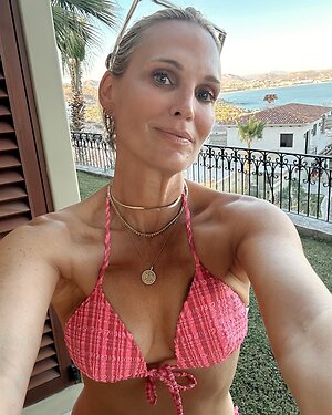 Molly Sims in bikini Nude Leaked Photo #8