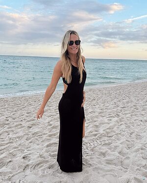 Molly Sims in bikini Nude Leaked Photo #40