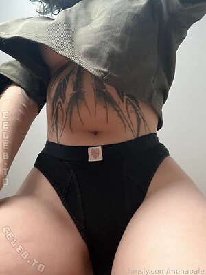 Mona pale photo