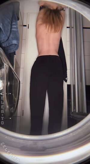 Monawithoutlisa Nude Leaked Photo #10