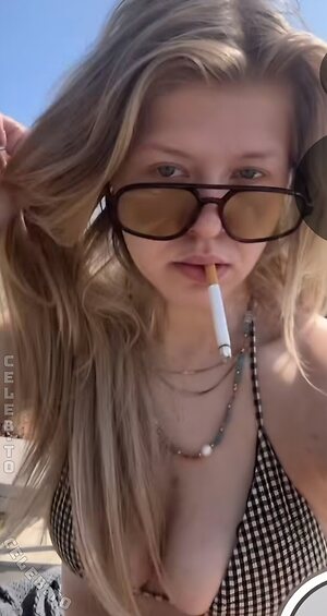 Monawithoutlisa Nude Leaked Photo #17