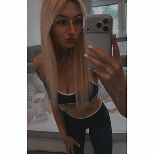 Mooni.xy leaked photo #3