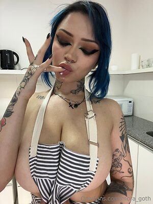 mora_goth leaked photo #7