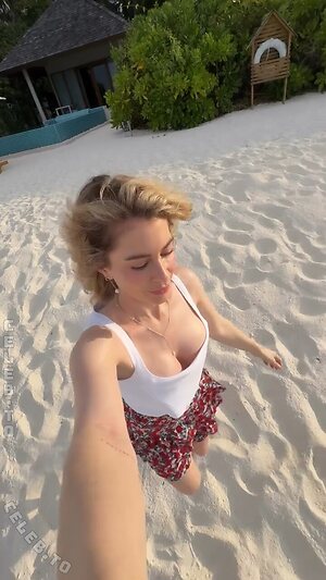 Mrs. Bella Nude Leaked Photo #9