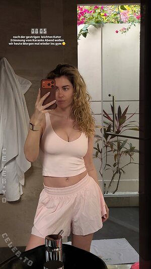 Mrs. Bella Nude Leaked Photo #14