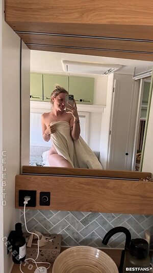 mspeachysophie photo